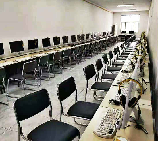 保定万维科技技工学校计算机教室